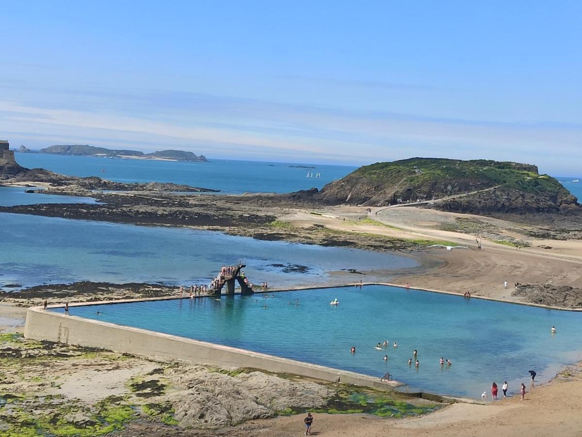 Vila La Demeure Du Figuier Évran Exteriér fotografie
