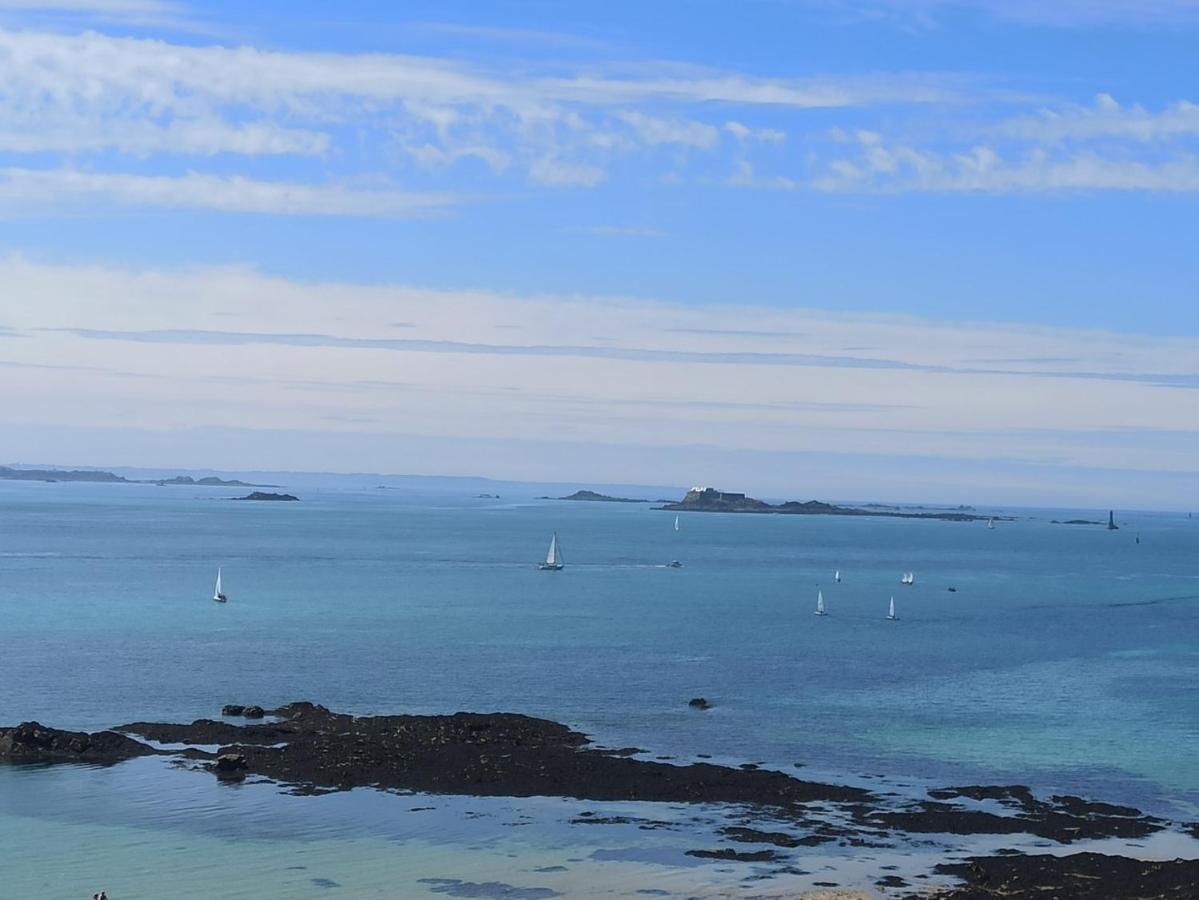 Vila La Demeure Du Figuier Évran Exteriér fotografie